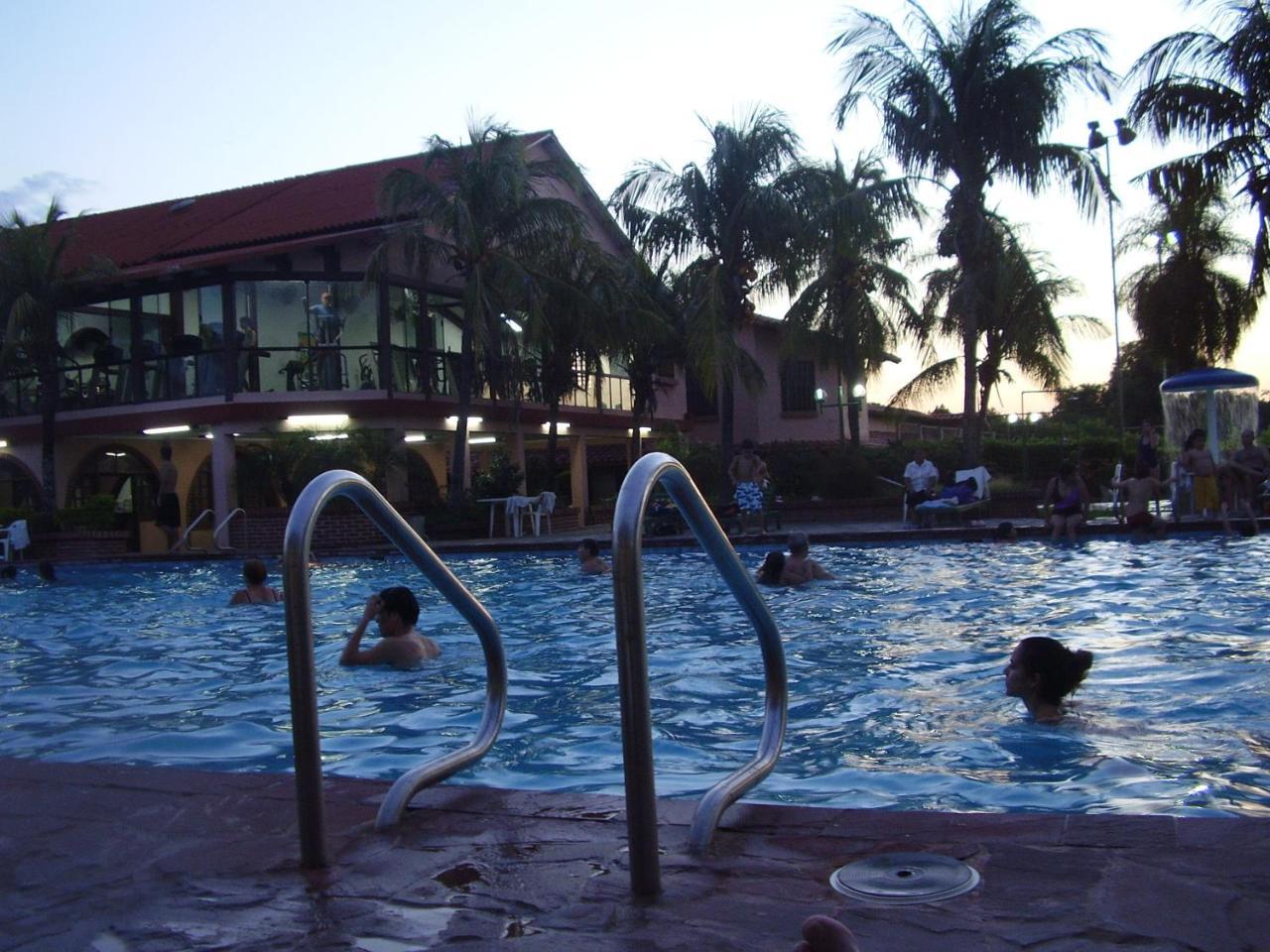 Urbari Apartment Hotel Santa Cruz de La Sierra Exterior foto
